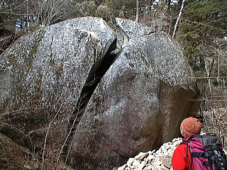桃太郎岩
